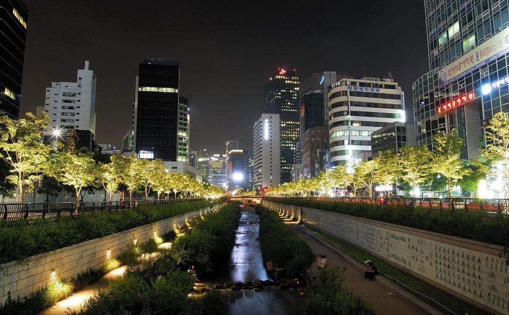 24 Guesthouse Jongno Tower Seoul Bagian luar foto