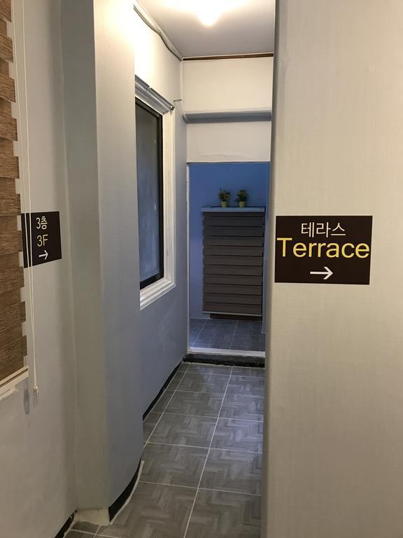 24 Guesthouse Jongno Tower Seoul Bagian luar foto