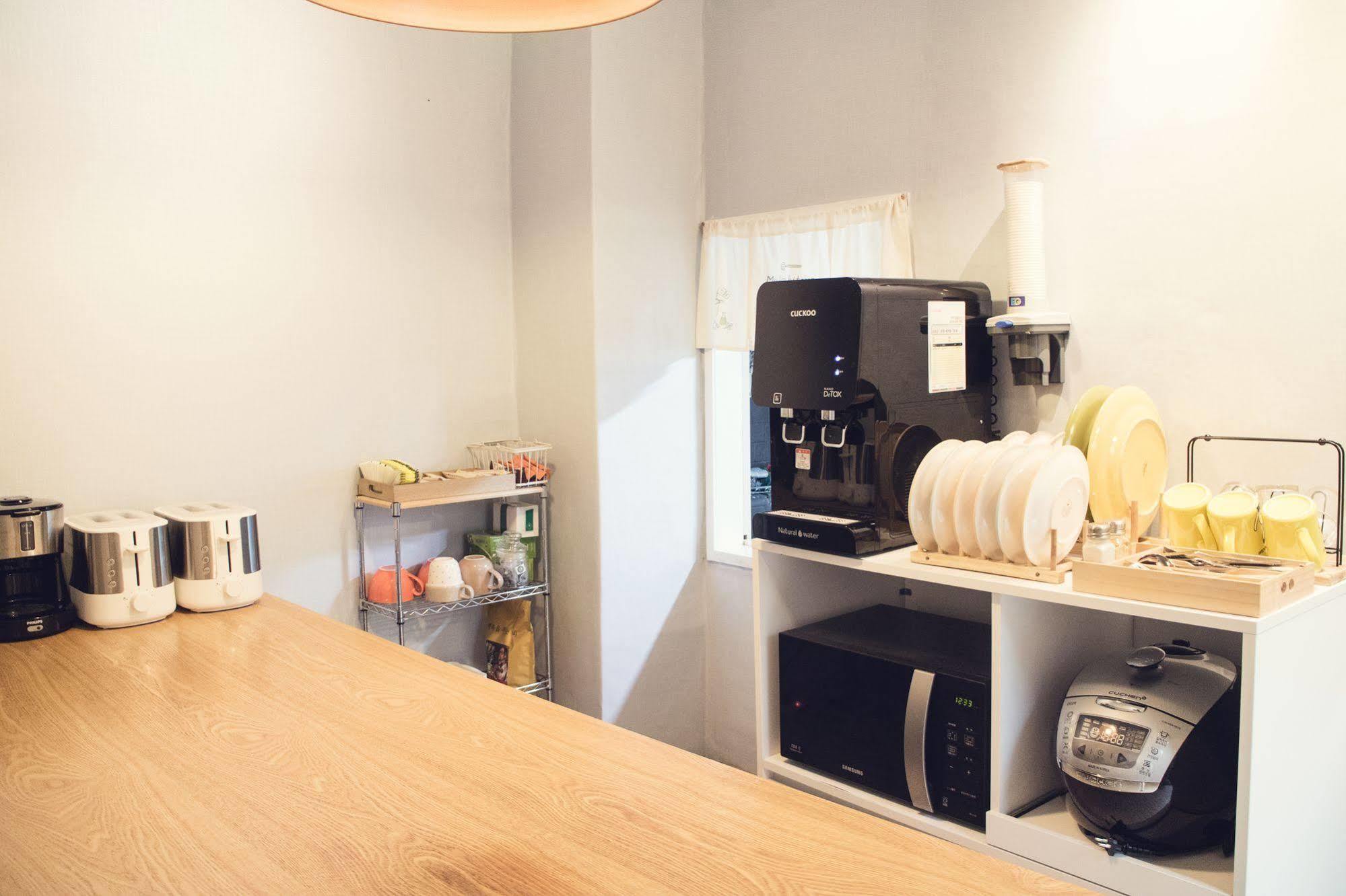 24 Guesthouse Jongno Tower Seoul Bagian luar foto