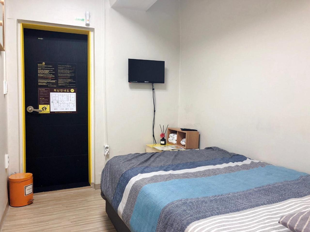 24 Guesthouse Jongno Tower Seoul Bagian luar foto