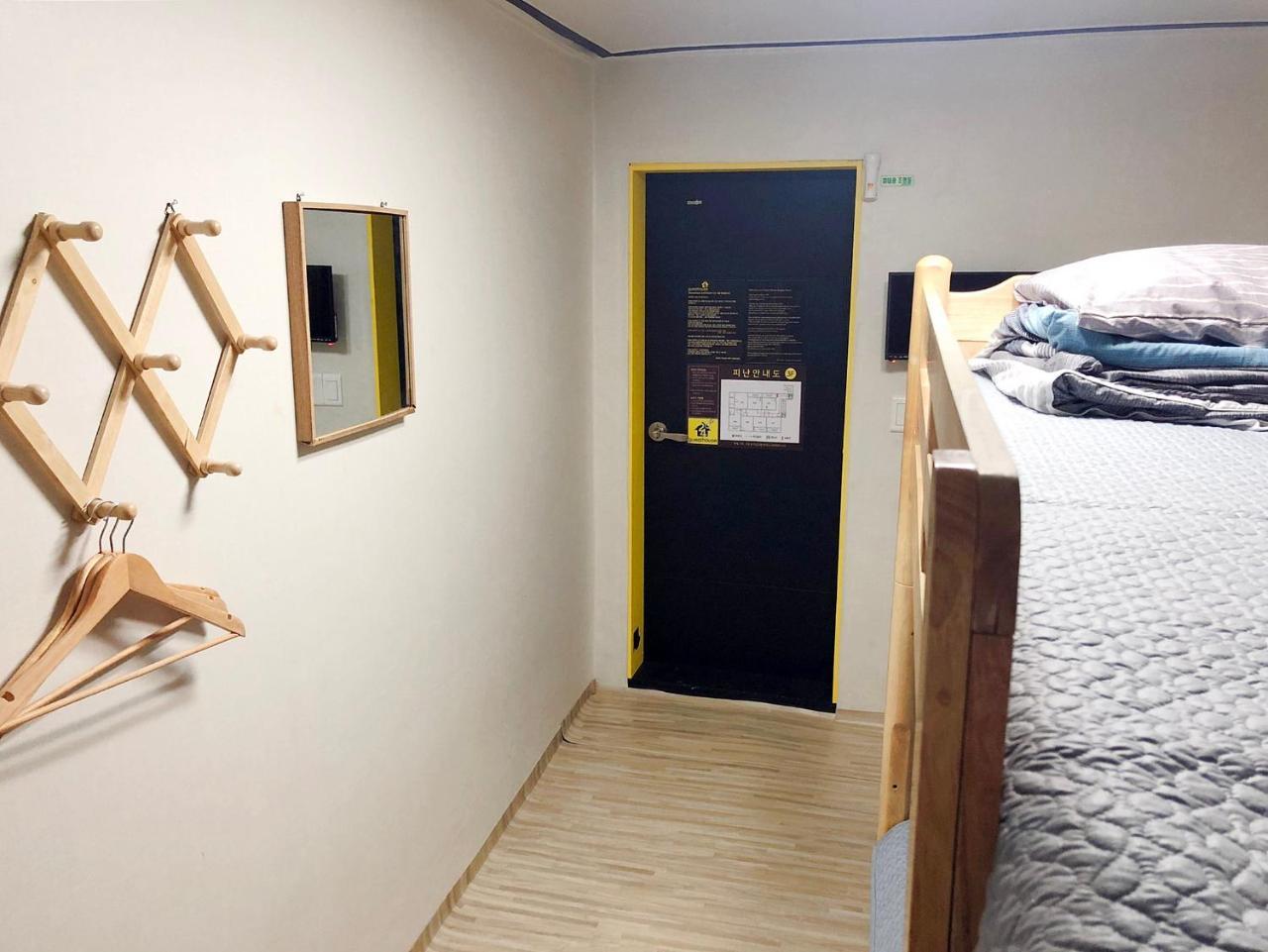 24 Guesthouse Jongno Tower Seoul Bagian luar foto
