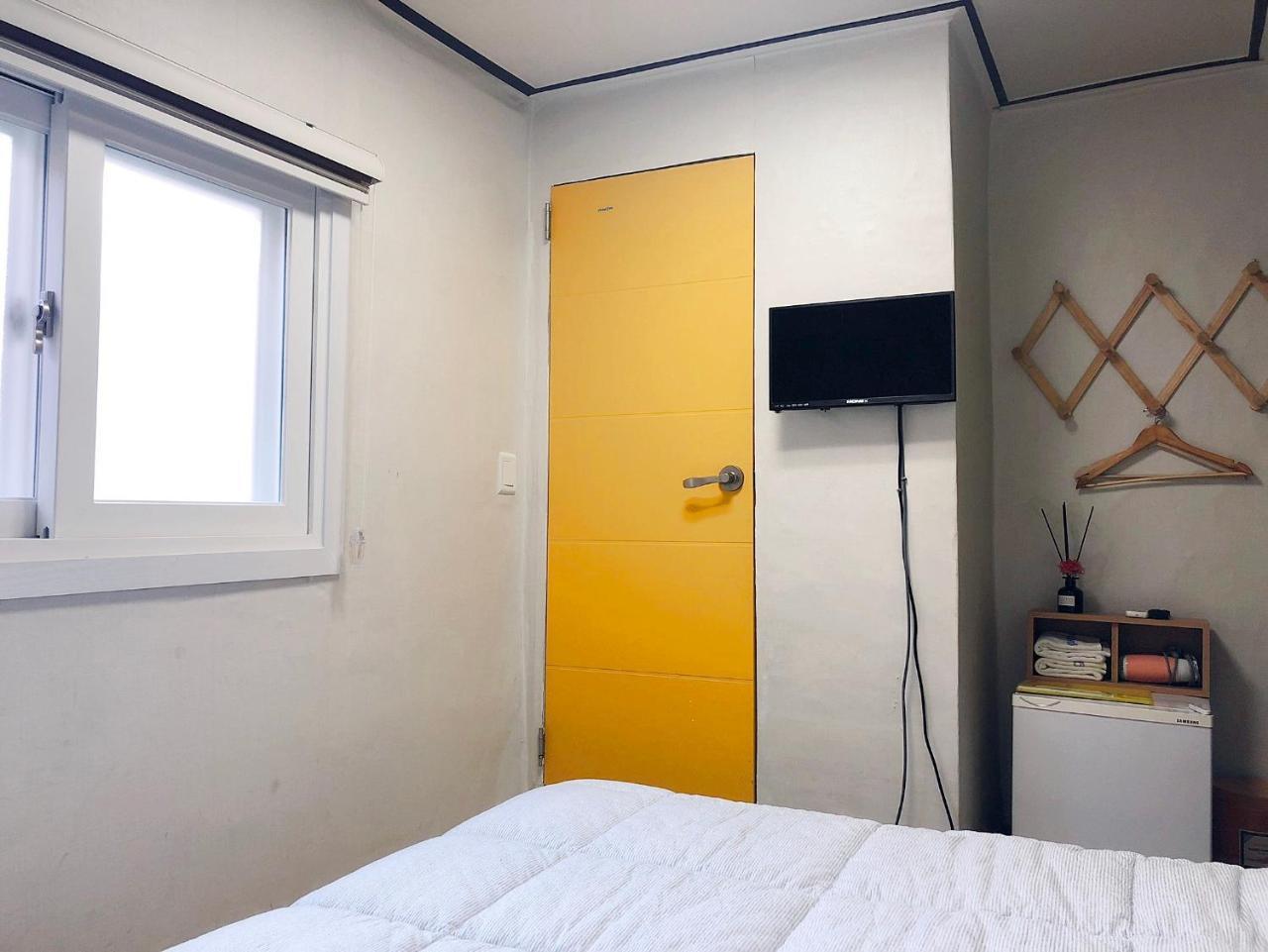 24 Guesthouse Jongno Tower Seoul Bagian luar foto