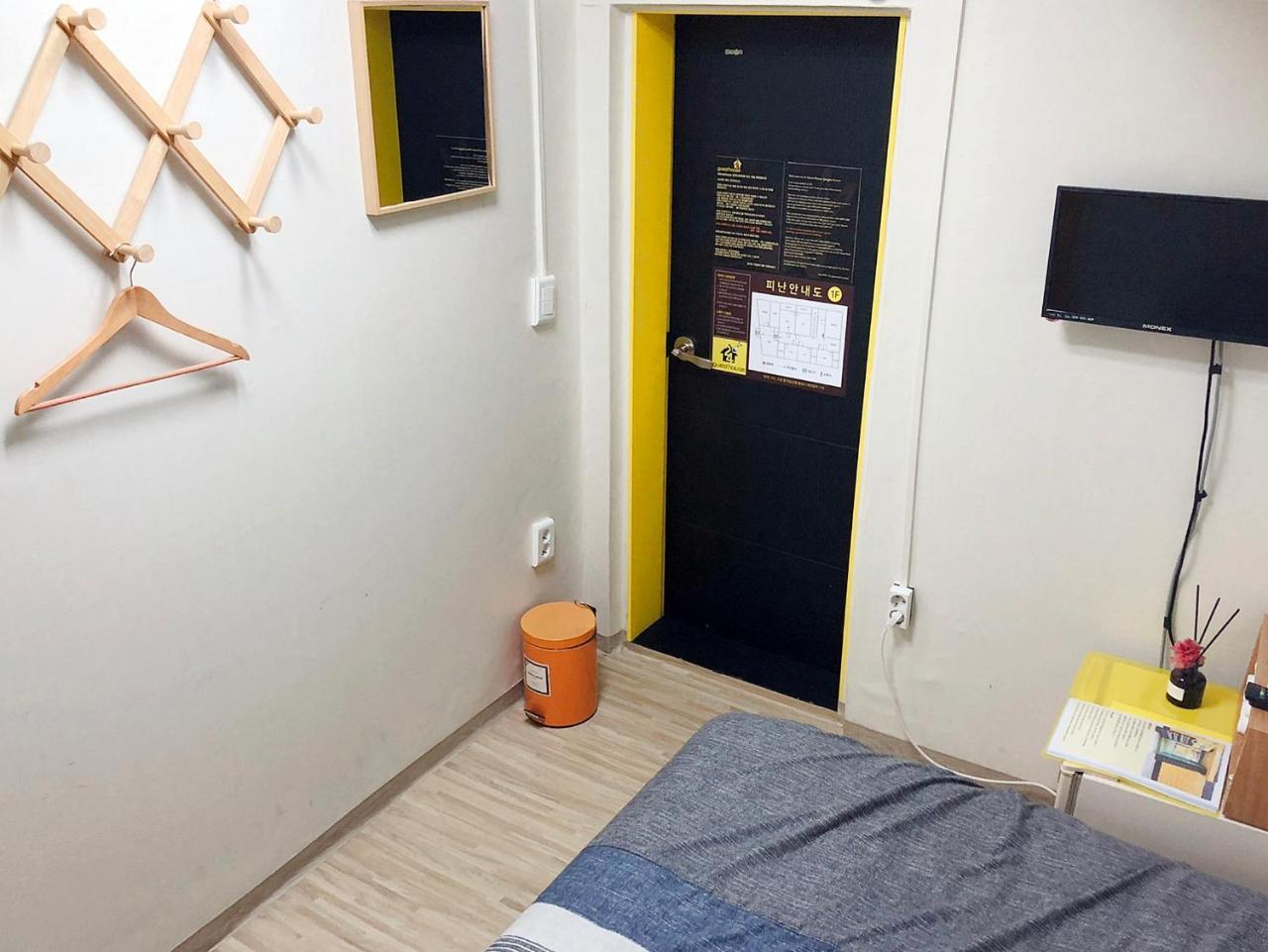 24 Guesthouse Jongno Tower Seoul Bagian luar foto
