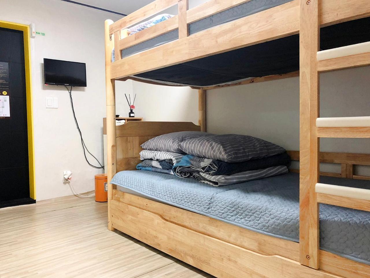 24 Guesthouse Jongno Tower Seoul Bagian luar foto