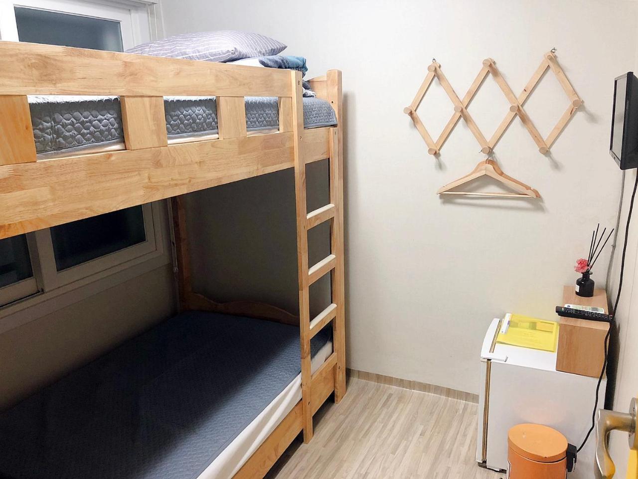 24 Guesthouse Jongno Tower Seoul Bagian luar foto