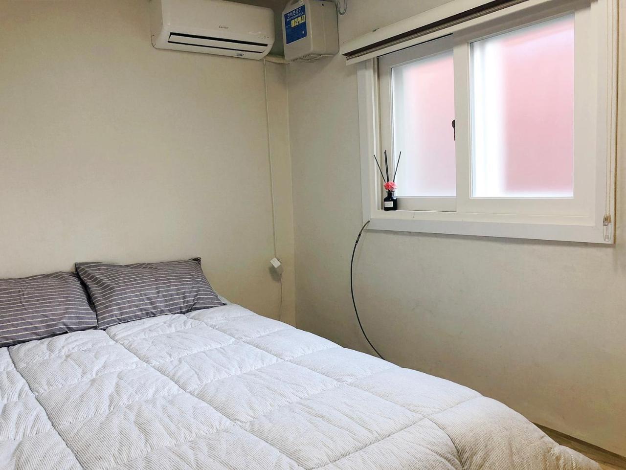 24 Guesthouse Jongno Tower Seoul Bagian luar foto