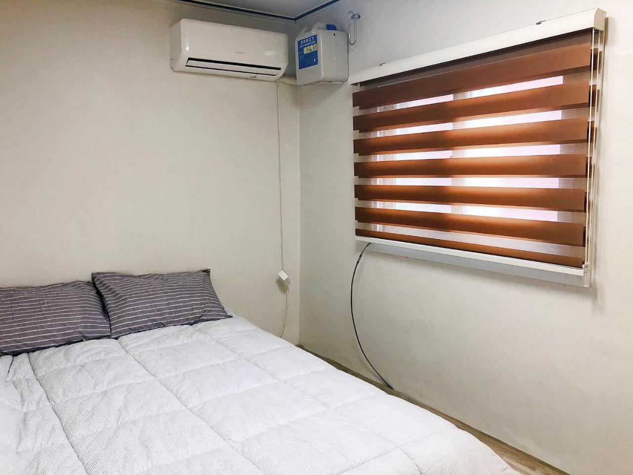 24 Guesthouse Jongno Tower Seoul Bagian luar foto